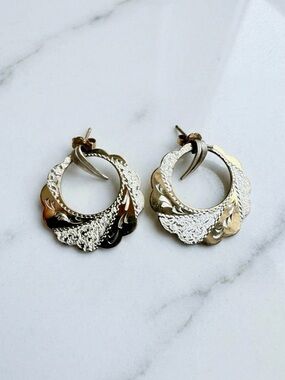 Vintage Wells Sterling Silver Two Tone Scalloped Hoop Earrings